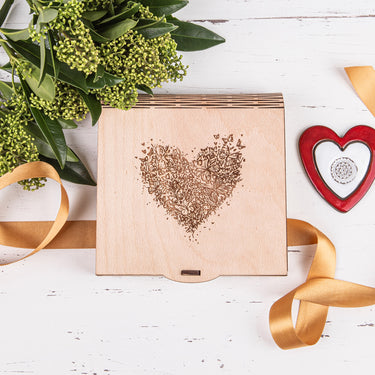 Шоколадов комплект КЛАСИК в дървена кутия с персонализиран мотив