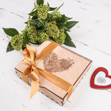 Шоколадов комплект КЛАСИК в дървена кутия с персонализиран мотив