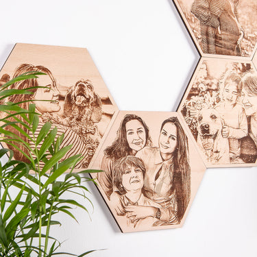 Дървен хексагон с гравирана снимка (18 x 21 см)