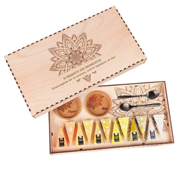 Чай комплект КЛАСИК в дървена кутия с персонализиран мотив